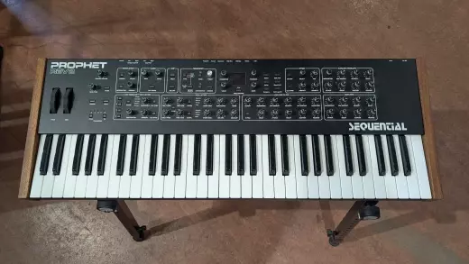 Dave Smith Instruments - PROPHET REV2 8