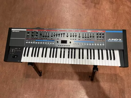 Roland JUNO-X