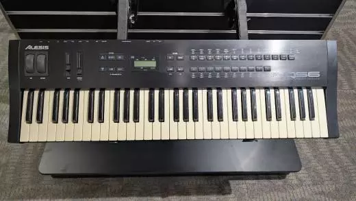 Alesis - QS6 64 VOICE EXPANDABLE SYNTHESIZER
