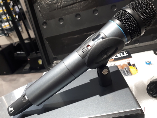 Sennheiser XSW 1-825 Wireless Microphone System 3