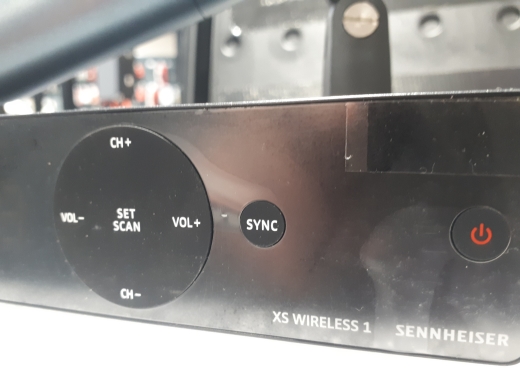 Sennheiser XSW 1-825 Wireless Microphone System 2