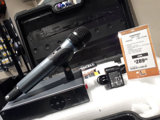 Sennheiser XSW 1-825 Wireless Microphone System