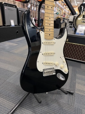 FENDER AM STD STRAT MN BLK 2