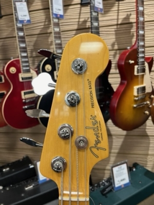 Fender Precision Bass American Professional II 3-Colour Sunburst 3