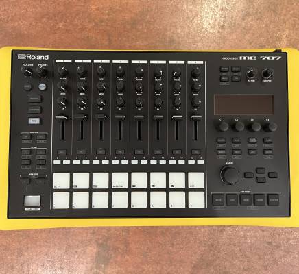 DTM・DAW Roland GROOVEBOX MC-707 MC-707 | 8-CHANNEL GROOVEBOX DRUM MACHINE,SYNTH & SEQUENCER