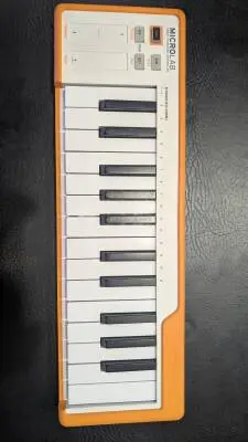 Arturia - MICROLAB ORANGE