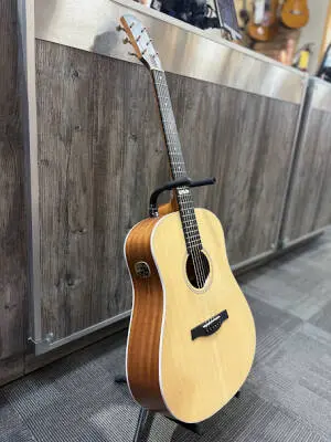 Godin Guitars - Metropolis Classic LR Baggs Element Acoustic/Electric Guitar 2