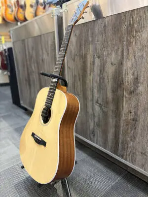 Godin Guitars - Metropolis Classic LR Baggs Element Acoustic/Electric Guitar 2