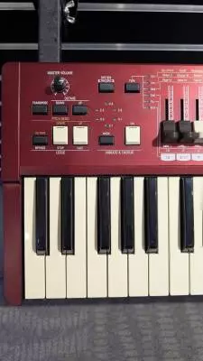 Store Special Product - Hammond - M-SOLO BURGUNDY