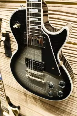 Gibson Les Paul Custom Silverburst Ultra Lite Aged 2