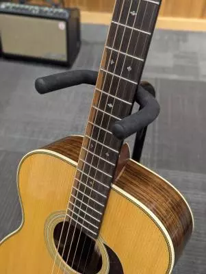 2018 00-28 Grand Concert Acoustic Guitar w/ Case 2