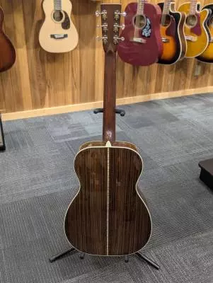 2018 00-28 Grand Concert Acoustic Guitar w/ Case 2