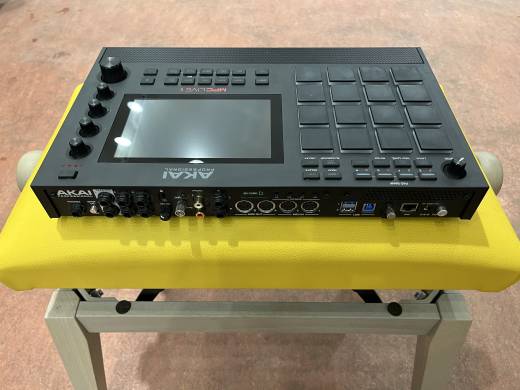 Gear Hunter | Akai - MPC LIVE II