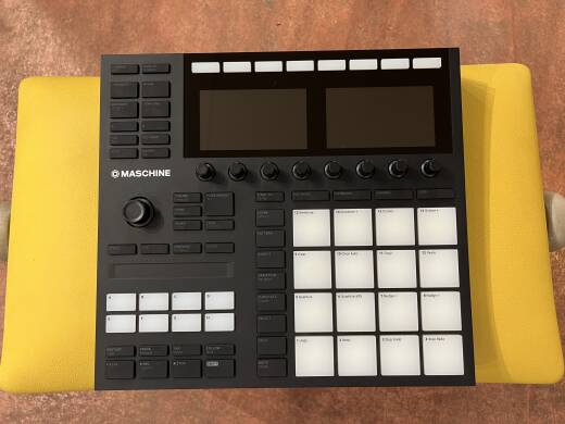 Native Instruments Maschine MK3 Music Production System - Ultraviolet