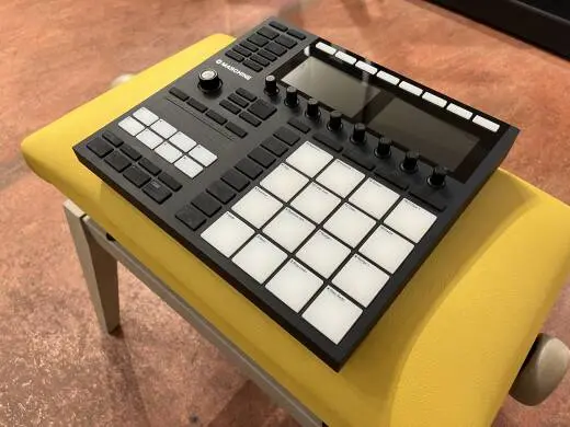 Native Instruments - MASCHINE MK3 2
