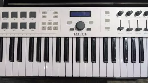 Store Special Product - Arturia - KEYLAB ESSE 61