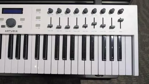 Store Special Product - Arturia - KEYLAB ESSE 61