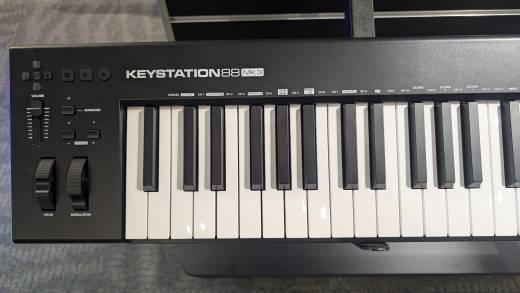 M-Audio Keystation 88 Mk3 Semi-Weighted USB-MIDI Controller | Long