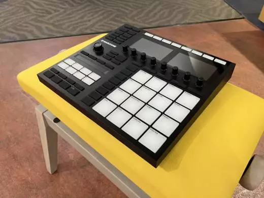 Native Instruments - MASCHINE MK3 2
