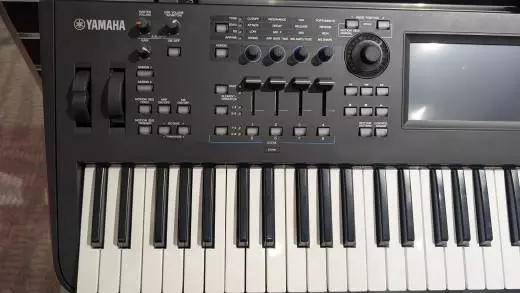 Yamaha - MODX6+ 2