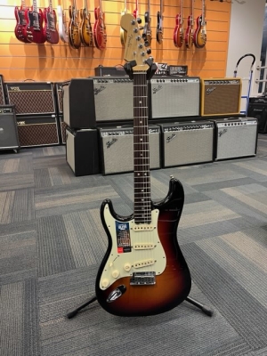 Fender American Elite Strat Left Handed 3 Tone Sunburst