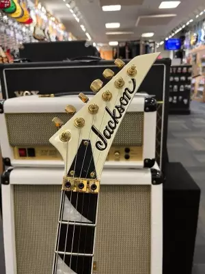 Jackson Pro Rhoads RR3 Ivory with Black Pinstripes 3