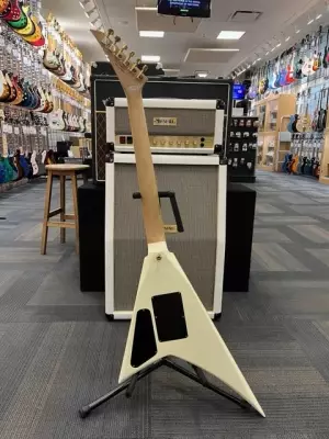 Jackson Pro Rhoads RR3 Ivory with Black Pinstripes 6