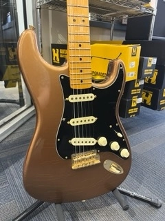 Fender Stratocaster Bruno Mars - Mars Mocha 2