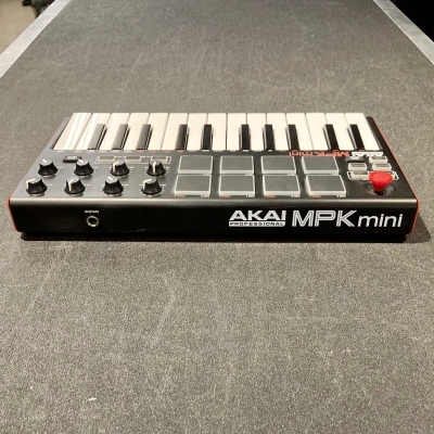 Akai - MPK MINI II 3