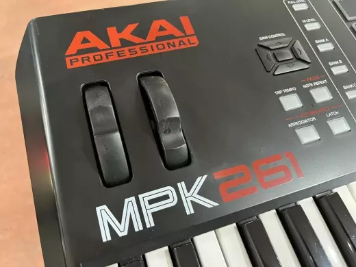 Akai MPK261 2