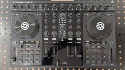 Native Instruments - TRAKTOR KONT S4