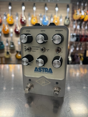 Universal Audio Astra Modulation Pedal