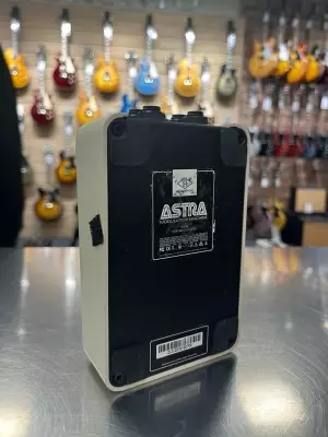 Store Special Product - Universal Audio Astra Modulation Pedal