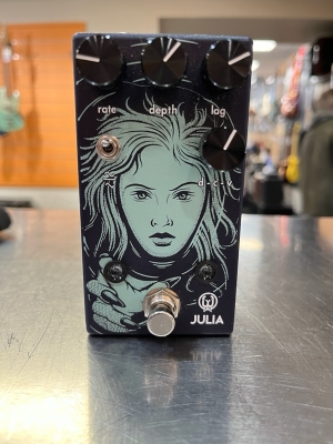 Gear Hunter | Walrus Audio Julia Analog Chorus/Vibrato V2