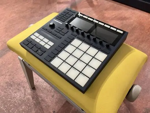 Native Instruments - MASCHINE MK3 2