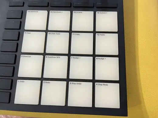 Native Instruments - MASCHINE MK3 2