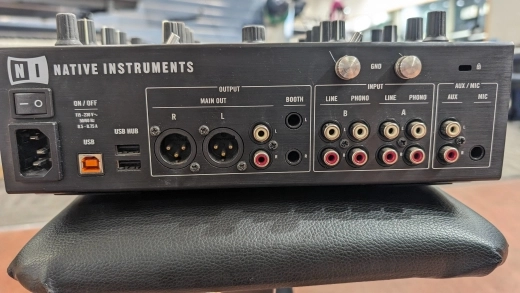 Native Instruments Traktor Kontrol Z2 - DJ Mixer 3