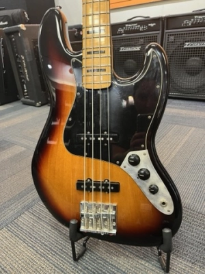 Fender Geddy Lee Jazz Bass 3 Tone Sunburst 2