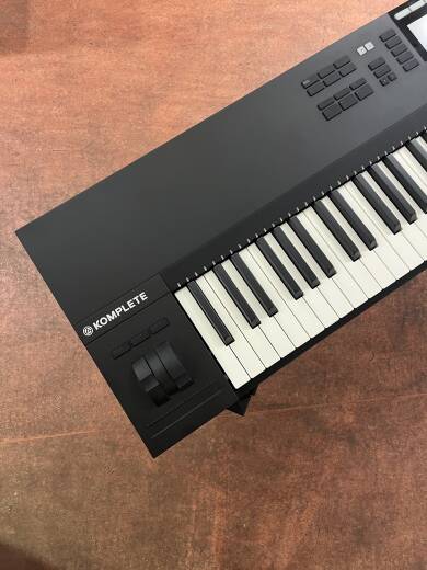 Native Instruments Komplete Kontrol S88 MK2 88-note Controller