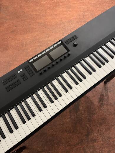 Native Instruments Komplete Kontrol S88 MK2 88-note Controller