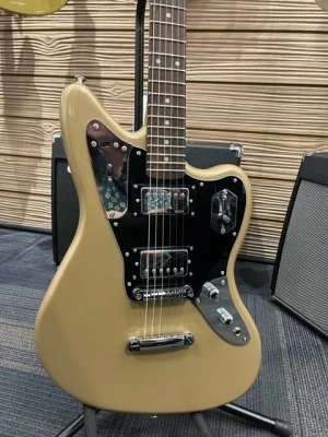 Squier Jaguar Contemporary HH ST Shoreline Gold 2