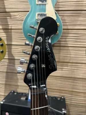 Squier Jaguar Contemporary HH ST Shoreline Gold 3
