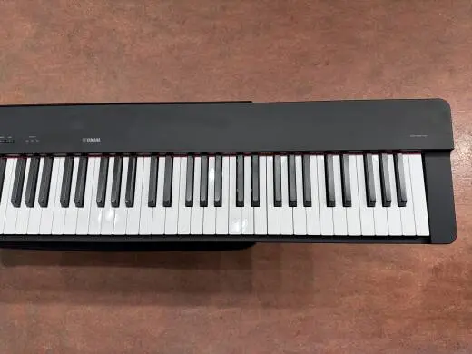 Yamaha - P225 B 2