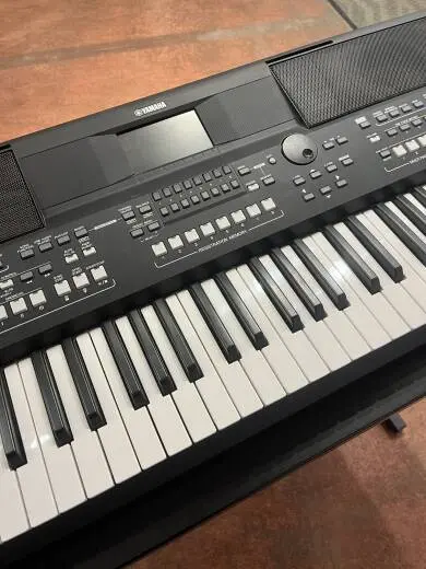 Yamaha - PSRSX600 2