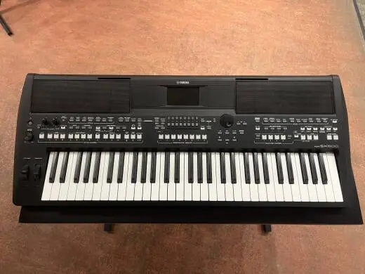 Yamaha - PSRSX600