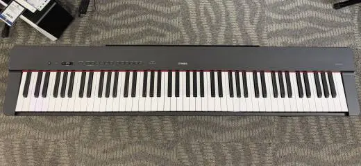 Yamaha - P225 B