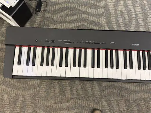 Yamaha - P225 B 2