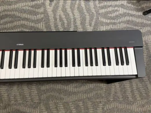 Yamaha - P225 B 2