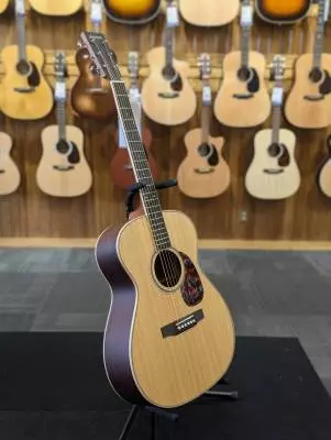 Store Special Product - Larrivee - OM40 RW
