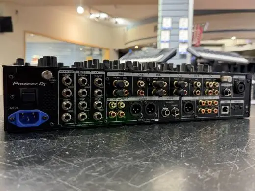 Pioneer DJ - DJM-V10 2